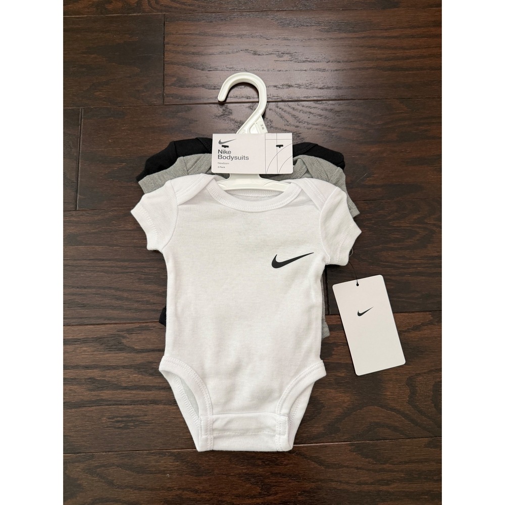 Nike Newborn Bodysuits 3 Pack Black Grey White 56K647-042 Short Sleeve Baby NWT